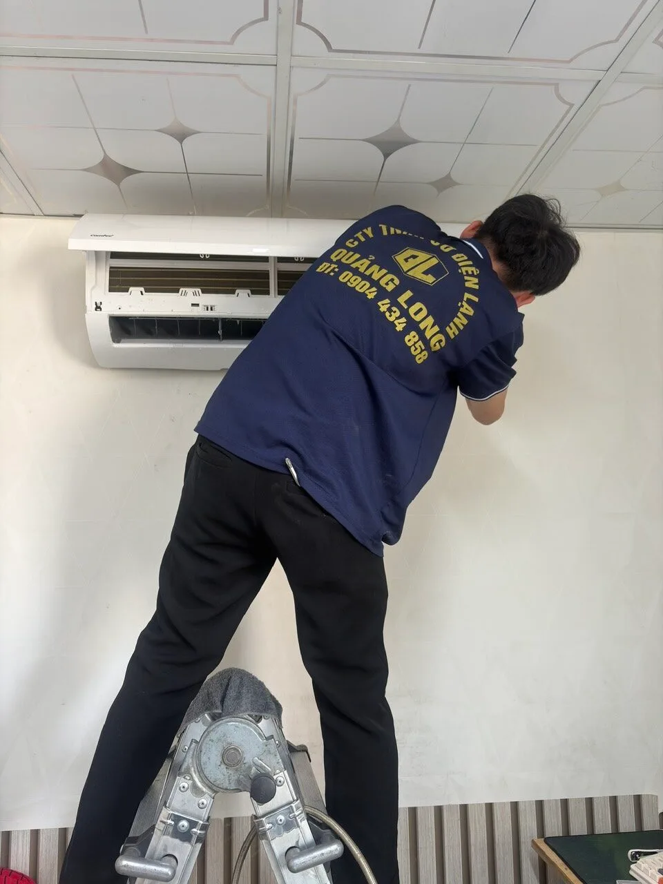 Vệ sinh máy lạnh