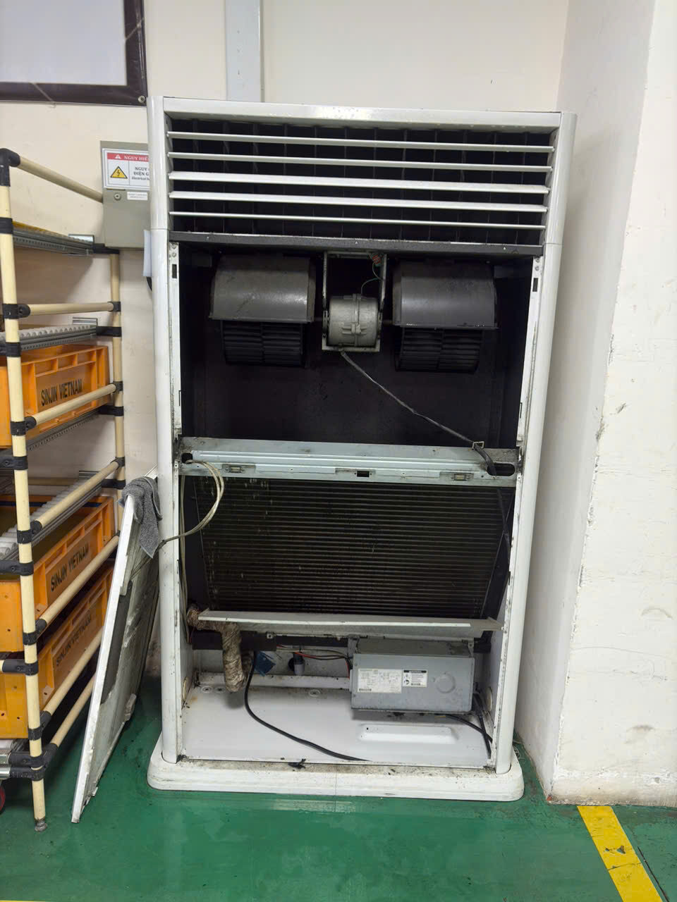 Vệ Sinh Máy Lạnh Tại Thủ Dầu Một Bình Dương #1 Vệ sinh máy lạnh tủ đứng